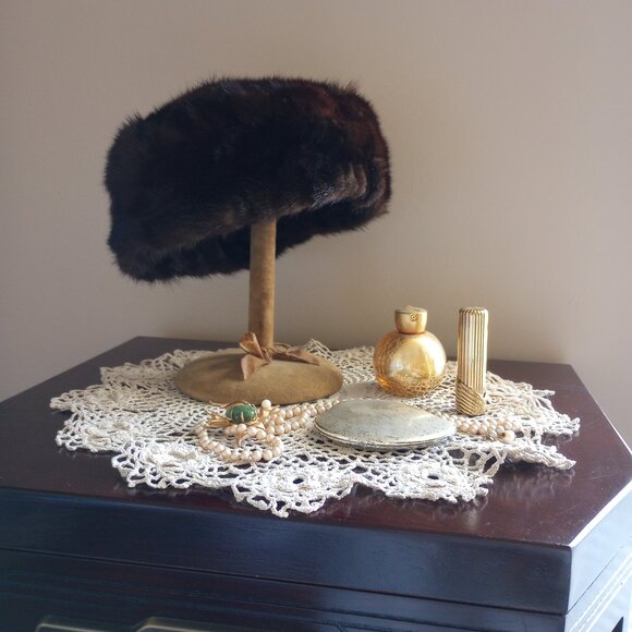 ***SOLD*** Vintage 60s Beautiful Glossy Brown Ranch Mink Pillbox Hat - Picture 2 of 9